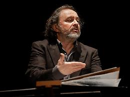 Padova, Capodanno al Gran Teatro Geox con Natalino Balasso: risate e riflessioni per festeggiare il nuovo anno