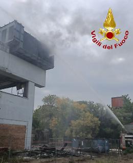 Venezia, incendio di un'impianto di condizionamento in via Malcontenta