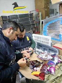 70mila botti illegali scoperti a Padova: otto persone denunciate, tre attività sospese e multe per oltre 145mila euro