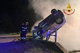 Mira: auto in fiamme, intervengono i vigili del fuoco