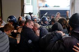 Padova, scontri dopo lo sgombero di 4 appartamenti dell’Ater occupati abusivamente