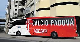 Il logo Avis sul pullman del Calcio Padova