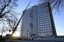 Una gru di 80 metri per la riqualificazione dell’Onda Palace, il più alto edificio di Padova