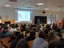 Castelfranco, liceo "Florence Nightingale": un incontro sul bullismo con i Carabinieri