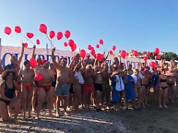 Al Lido primo bagno in mare per salutare il nuovo anno con gli ibernisti