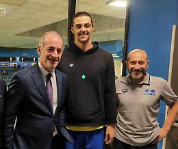 Nuoto, una medaglia d’oro a Melbourne con protagonisti Ceccon e Conte Bonin