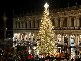 Venezia non rinuncia alla magia del Natale