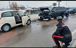 Paese, auto contro van: lievemente feriti i due conducenti