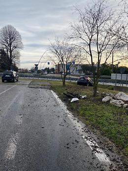 Ponte della Muda, auto fuori strada