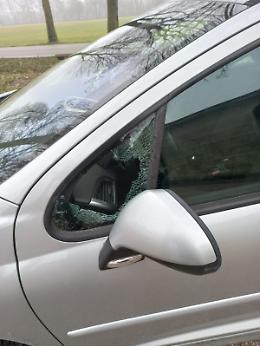 Due coniugi spaccano a sprangate il finestrino di un'auto nel trevigiano: arrestati