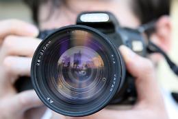 Conegliano, Palazzo Sarcinelli: prorogata al 5 marzo la retrospettiva su Ron Galella, il più famoso paparazzo delle star   