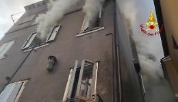 Chioggia, incendio in un appartamento al secondo piano: un uomo ustionato