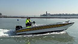 Venezia, corse spericolate tra i canali: 17enne nei guai per navigazione pericolosa