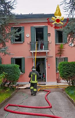 Venezia, in fiamme il divano di una casa: non ci sono feriti