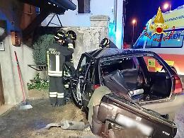 Valbrenta di Campolongo, auto contro un muro. Ferita la conducente