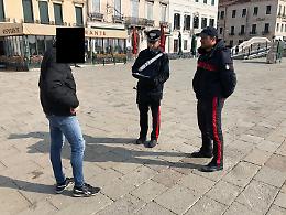 Venezia, gioco d'azzardo delle "tre scatolette" ai danni dei turisti: tre denunce