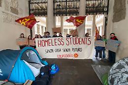 Padova, caro affitti. Gli studenti restano in tenda davanti al Bo