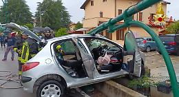 Auto contro un palo a Favaro Veneto: conducente ferita