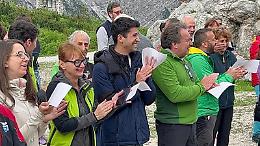 Il coro della Fenice ha aperto il convegno "Dalle Dolomiti al Mare" al Rifugio Galassi| VIDEO