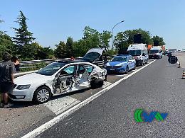 Padova, incidente in autostrada. Un tir sbanda e si scontra con tre auto