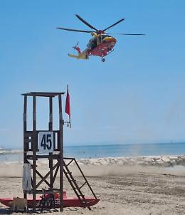 Caorle, malore sulla spiaggia: muore anziano turista