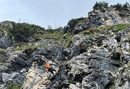 Salvate nel buio del Monte Serva: due escursioniste raggiunte dai soccorritori dopo ore di paura