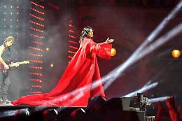 Successo (bagnato) per la prima data del tour di Laura Pausini a Venezia