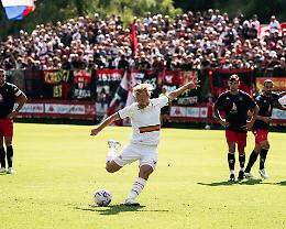 Calcio, il Venezia regola il Genoa 4-1