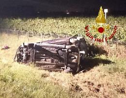 Due feriti in A27 a seguito di un incidente tra due auto rovesciatesi fuoristrada