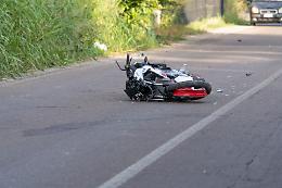 Ceggia, si schianta con la moto: grave un 17enne