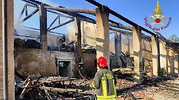 Verona: Incendio in un fienile a Bussolengo, oltre cento quintali di fieno in fiamme