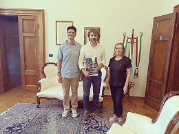 Verona: Consegnate al sindaco Tommasi le firme raccolte contro la caccia selvaggia. LAV, Una pratica barbarica da mettere nel dimenticatoio