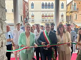 Chioggia: Loggia dei Bandi, un punto di informazione turistica senza accesso per i diversamente abili