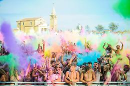 Ferragosto, il Veneto capitale italiana dei colori con l'Holi