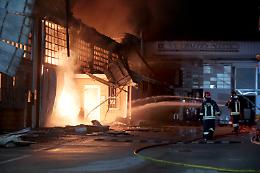 Padova, incendio in via Uruguay. Vigili del Fuoco ancora al lavoro