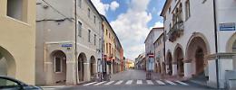 Sì dei commercianti ai banchi del mercato in via Garibaldi a Piove di Sacco
