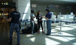 Uomo danneggia una manichetta antincendio nei pressi dell'aeroporto di Venezia: allontanato