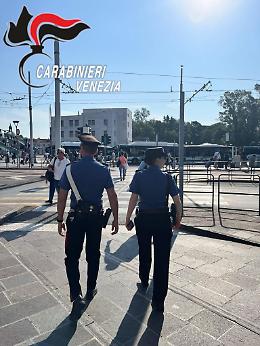 Fermate dalla polizia di Venezia due presunte borseggiatrici