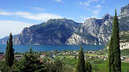 Tragico ritrovamento a Peschiera: corpo senza vita recuperato nelle acque del Lago di Garda