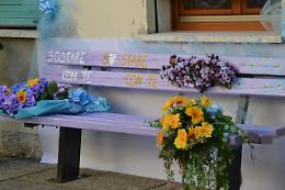 Adria: una panchina dedicata all’Alzheimer del colore dei “nontiscordardime”