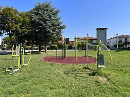 Due Carrare: attrezzatura ginnica in dono per l’area verde in piazza Aldo Moro