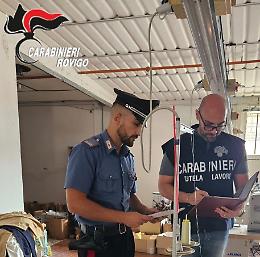 Sospensione dell'attività e 35mila euro di sanzioni per un laboratorio tessile di Adria