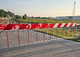 Il Comitato “Passaggio a livello di Turri” torna all’attacco: è battaglia per la dismissione del passaggio a livello e gli odori del maxi-depuratore