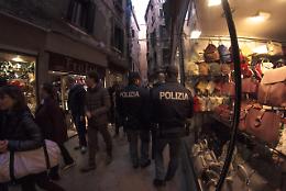Controlli commerciali della Polizia Locale: sanzionati 15 esercizi nel centro storico di Venezia
