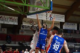 Basket B, Vicenza ko in volata ad Ozzano: 65-60