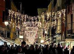 Le luminarie di Natale in centro a Verona si accendono l'1 dicembre