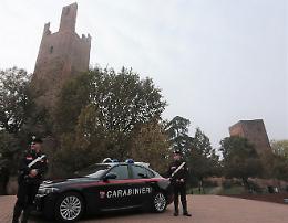 Spacciatore dormiva in auto con la droga, arrestato