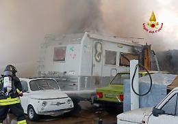 Carrozzeria a fuoco a Resana, bruciata una decina di auto