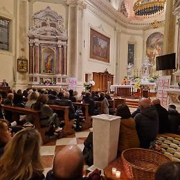 In centinaia ieri sera a Torreglia alla veglia per Giulia Cecchettin