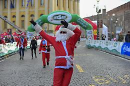 Verona Christmas Run: domenica 4 mila Babbi Natale correranno per le vie della città